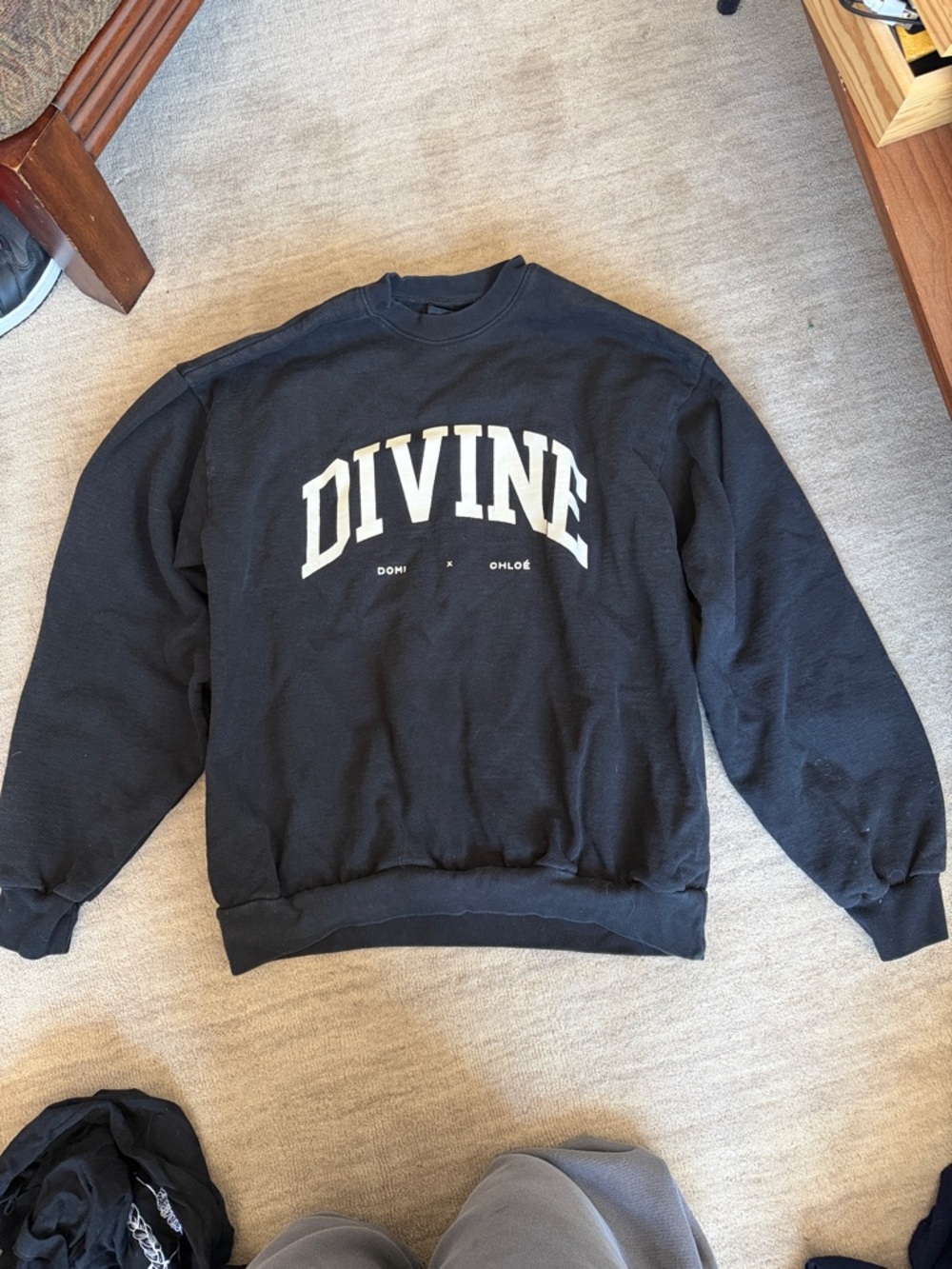 DIVINE Graphic Crewneck Sweatshirt - Black
